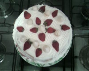 Torta de morangos e suspiros