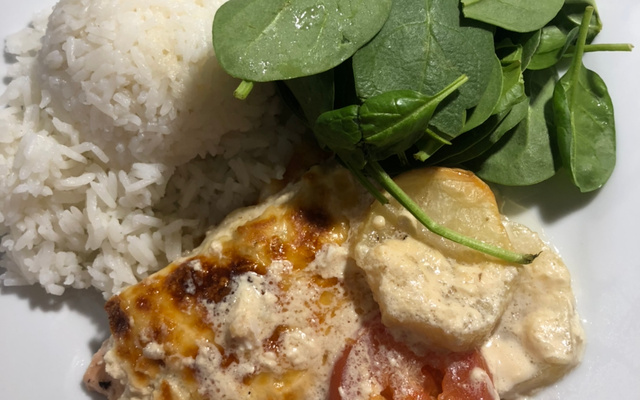 Salmão ao forno com molho branco