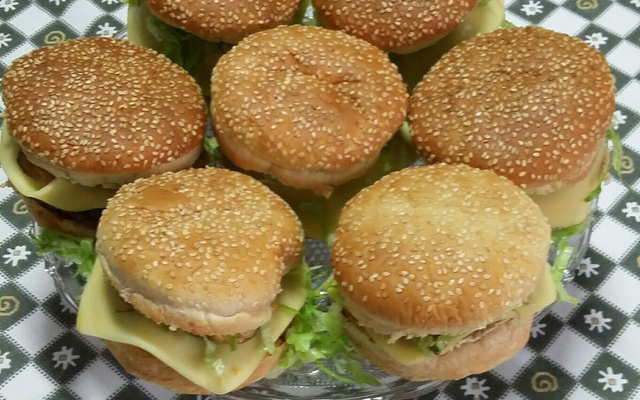 Sanduíche tipo Big Mac