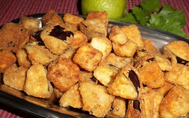 Berinjela em cubos à milanesa