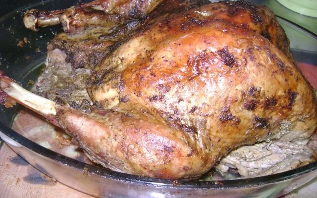 Peru assado ao molho de Manjericão