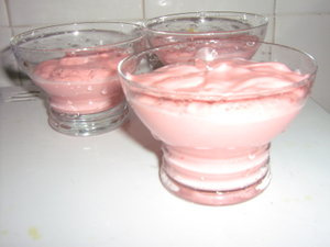 Sobremesa tipo Danoninho caseiro