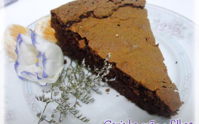 Bolo de chocolate com geleia de tangerina