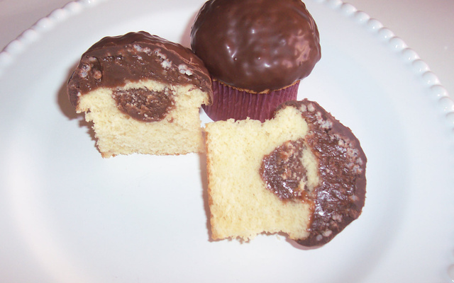 Cupcakes de brigadeiro com cobertura tipo chokito