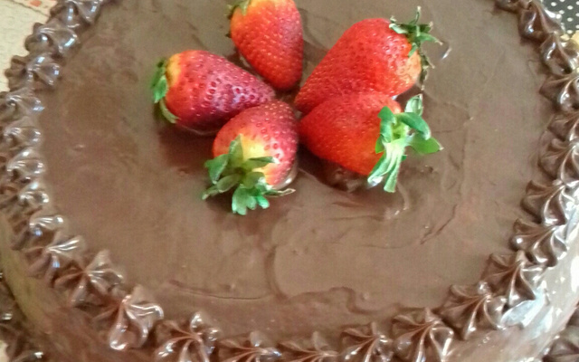 Bolo de chocolate com morango
