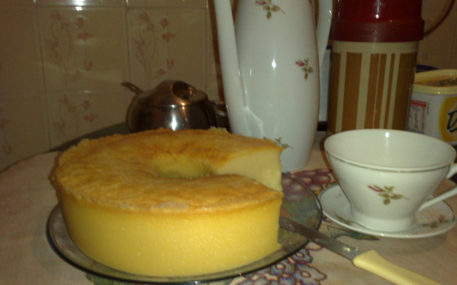 Bolo de carimã com leite condensado