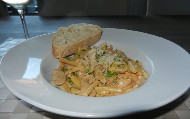 Penne com filé de frango