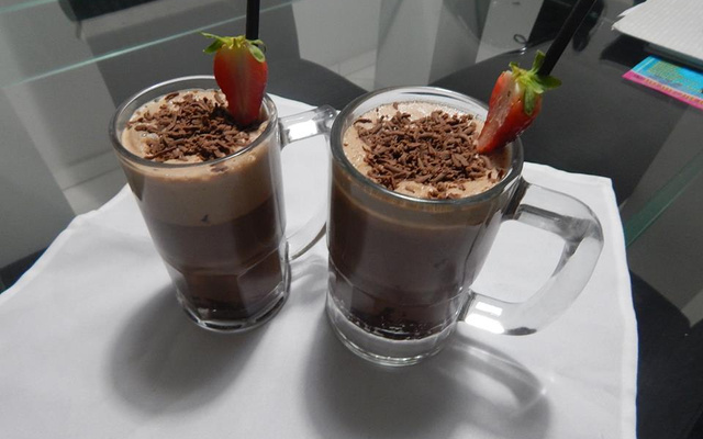 Frapê de café com brigadeiro e morango