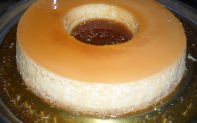 Pudim de leite condensado com coco ralado