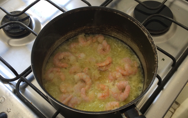 Arroz com camarão e leite de coco