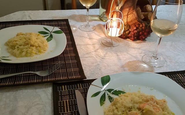 Risoto de alho poró com camarão