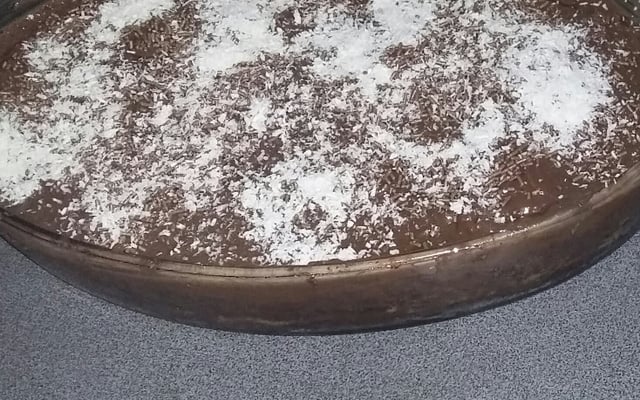 Bolo tipo prestígio montado na tigela