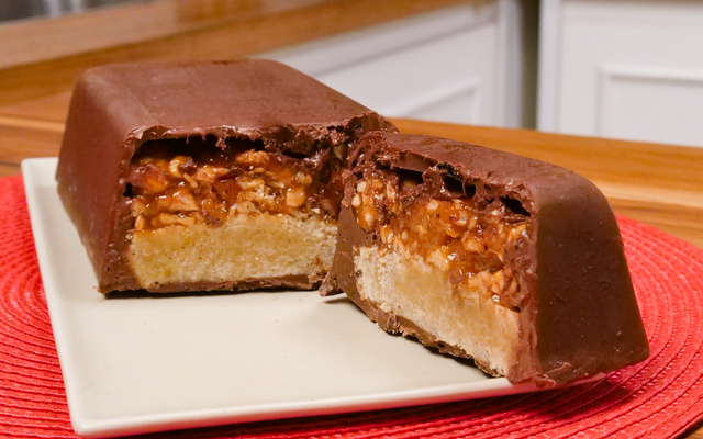 Bombom gigante recheado com caramelo