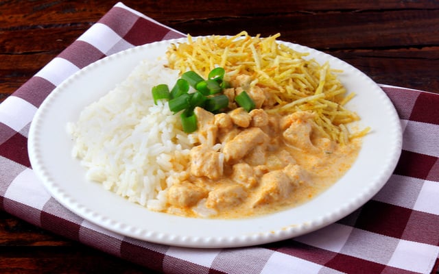 Estrogonofe de frango simples