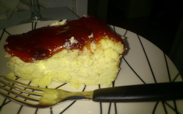 Cheesecake rápida de ricota com geléia