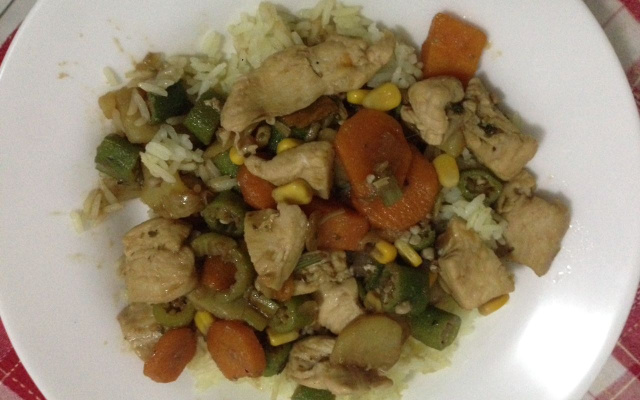 Frango "quadriculado" com quiabo