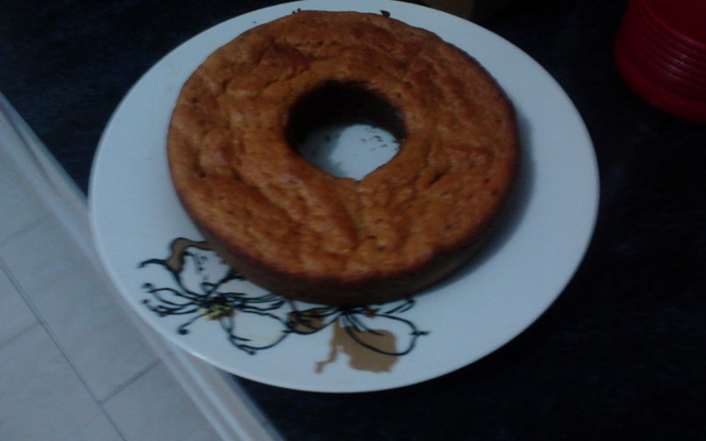 Bolo cremoso e crocante de goiaba