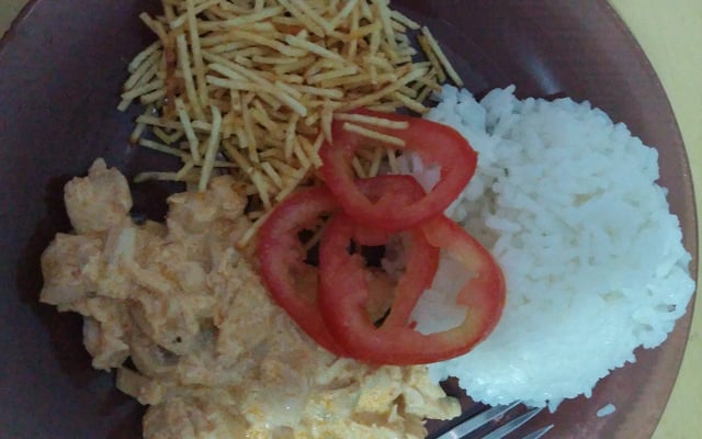 Estrogonofe de frango com palmito