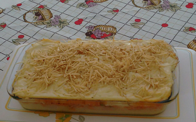 Batata recheada em travessa