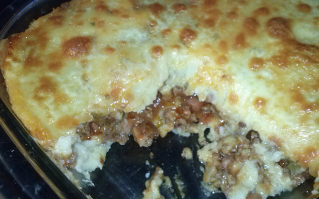 Bolo de batata com carne e queijo