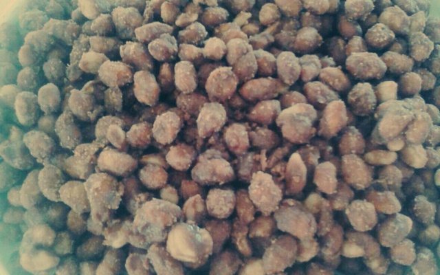 Amendoim com chocolates