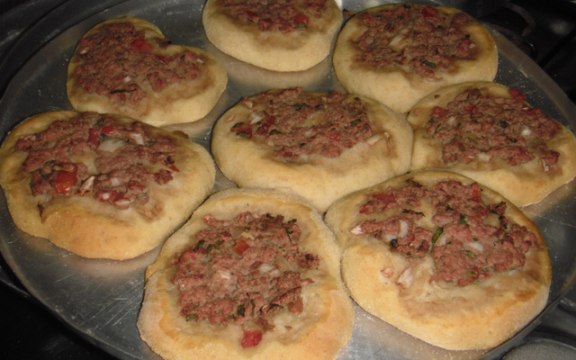 Esfiha aberta (delícia)