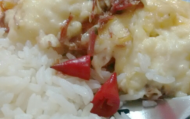 Escondidinho de mandioca com carne seca