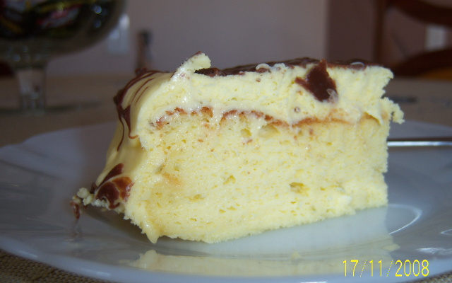 Pudim de limão com molho de vinho branco