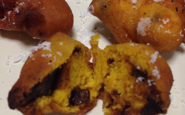 Bolinho de chuva de cenoura com chocolate