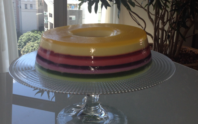 Gelatinas coloridas em camadas