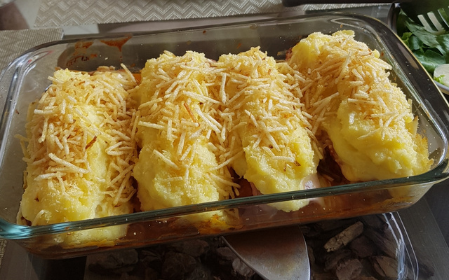 Bife à parmegiana com purê de batata