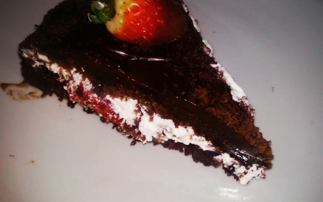 Bolo de chocolate com morango