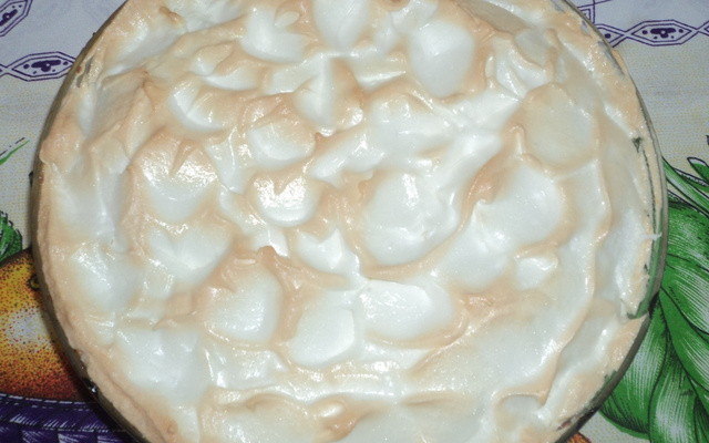 Chico balanceado com banana