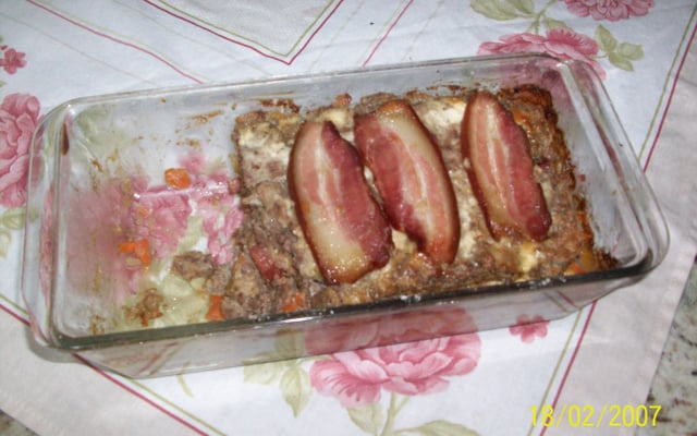 Torta de carne moída com aveia e legumes