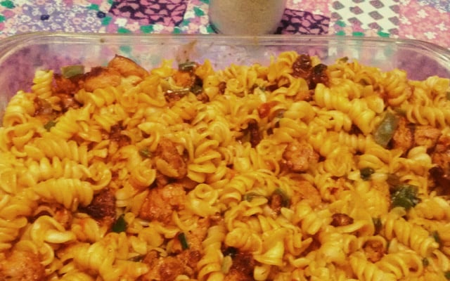 Fusilli ao molho de linguiça toscana