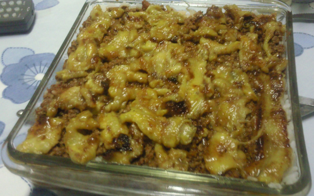 Torta de arroz, carne moída e banana