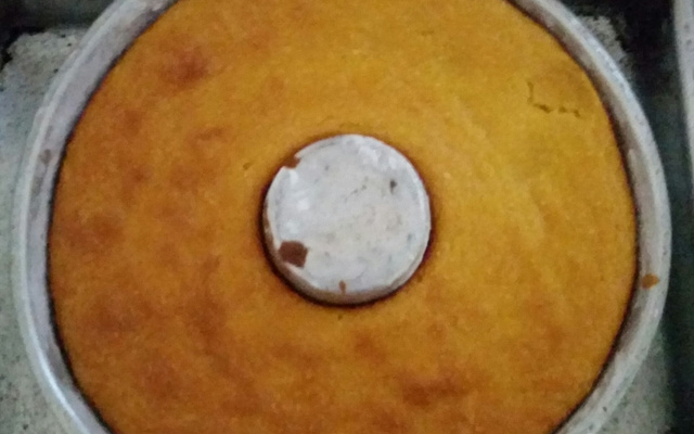 Bolo cremoso de milho com coco