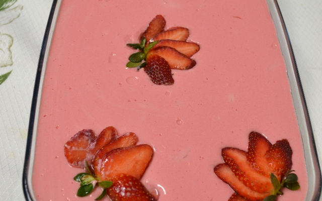 Gelatina com creme rosado