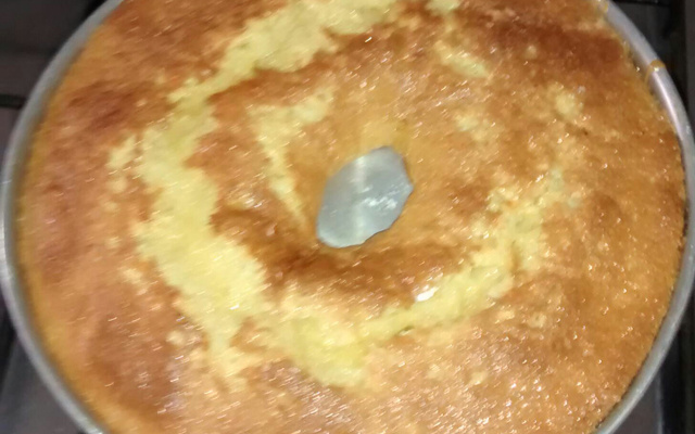 Bolo de fubá com goiabada