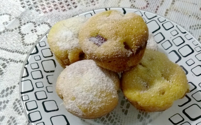 Bolinho de milho com goiabada