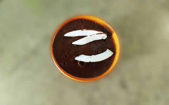 Mousse de banana com chocolate e coco