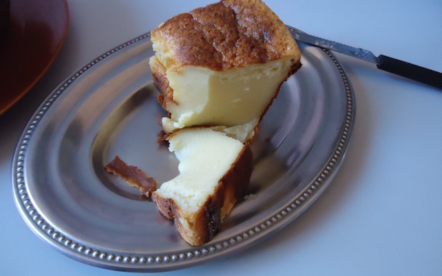 Bolo delícia de farinha láctea e leite condensado