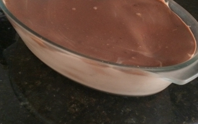 Torta de bolacha com chocolate fácil e prática