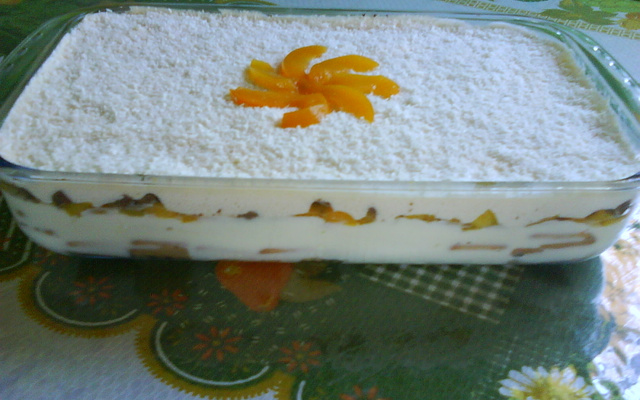 Pavê de pêssego com chantilly