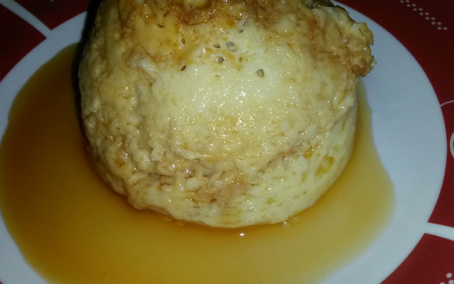 Pudim de leite na caneca