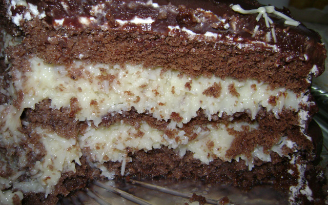 Bolo prestígio à moda Mi