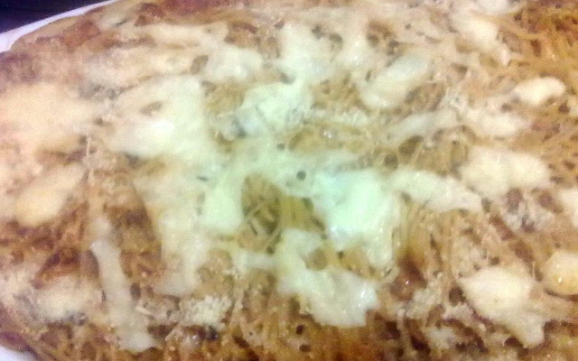 Macarrão ao molho rosé com queijo e presunto