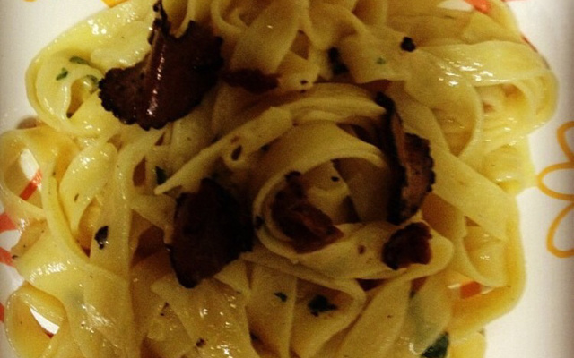 Macarrão com trufas negras