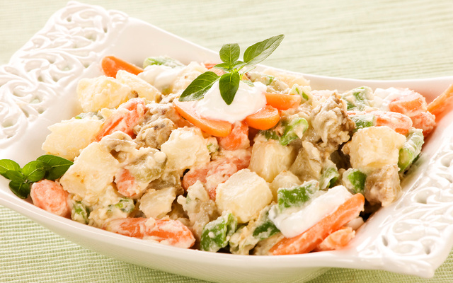 Salada de vegetais com cottage