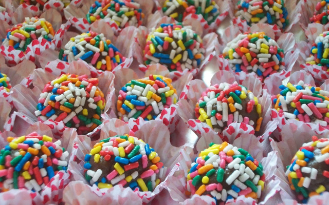 Brigadeiro colorido